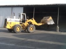 รถตัก  ล้อยาง สวย พร้อมใช้ ติดต่อ หงส์ 089-2359815