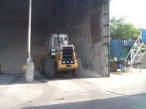 รถตัก  ล้อยาง สวย พร้อมใช้ ติดต่อ หงส์ 089-2359815