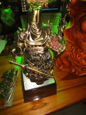 องค์เทพเจ้ากวนอู เทพเจ้าแห่งโชคลาภ บารมีและความสำเร็จ มีไว้คนเกรงขามบริวารและผู้คนนับถือเนื้อชิน มีไว้ดีแน่ องค์เทพเจ้ากวนอู เทพเจ้าแห่งโชคลาภ บารมีและความสำเร็จ มีไว้คนเกรงขามบริวารและผู้คนนับถือเนื้อชิน มีไว้ดีแน่