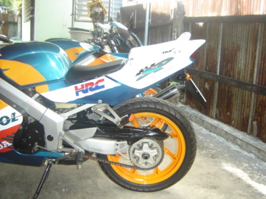 ขายด่วน NSR PROARM 150SP ทำสีใหม่ทั้งคัน สวยมาก รถอยู่ที่ กทม สีลม ซอย 10 ราคา ต่อรองได้ ครับติดต่อ คุณเจ