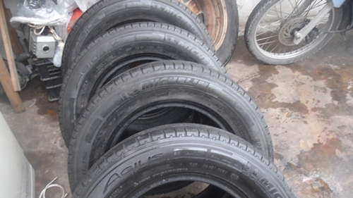 ขายยางใส่กะบะ  MICHALIN 205/60 R 15 ปี 3612 ดอกยางเต็มเท่ากันหมด