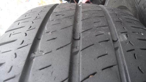 ขายยางใส่กะบะ  MICHALIN 205/60 R 15 ปี 3612 ดอกยางเต็มเท่ากันหมด