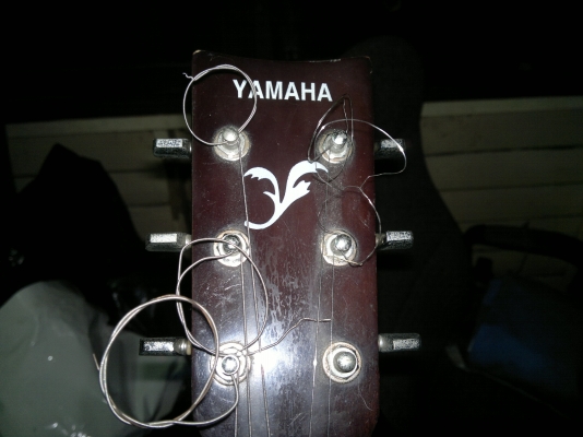 ขายกีต้าร์ YAMAHAพร้อมขาตั้ง