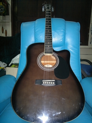 ขายกีต้าร์ YAMAHAพร้อมขาตั้ง