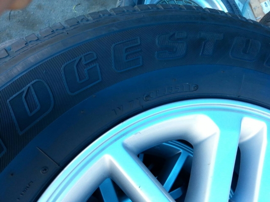 ขายแม็กฟอร์จูนเนอร์ ขอบ17   พร้อมยาง  ปี 11