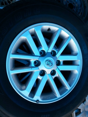 ขายแม็กฟอร์จูนเนอร์ ขอบ17   พร้อมยาง  ปี 11