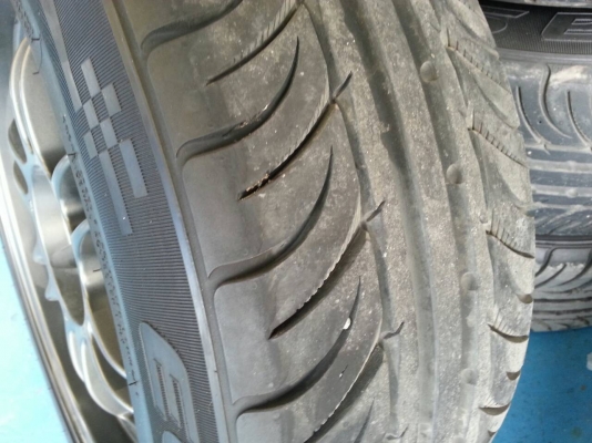 ขายแม็กขอบ 15  4รู100  พร้อมยาง ปี 12   1ชุด