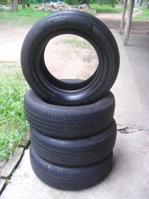 ขายยาง Micherin 205/65 R15 ปี 2012 วิ่งน้อย ดอกสวย ดอกยางยังนิ่มอยู่