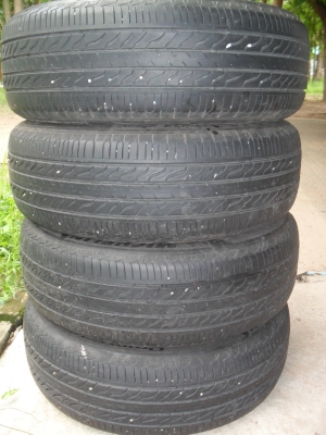 ขายยาง Micherin 205/65 R15 ปี 2012 วิ่งน้อย ดอกสวย ดอกยางยังนิ่มอยู่