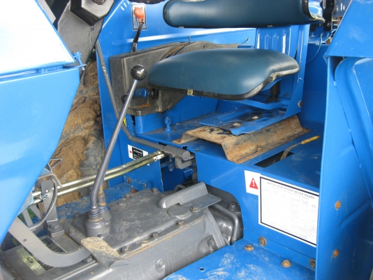 ขาย FORD 6640 New Holland 4x4WD เกียร์กลาง ปี 95 ทะเบียนเต็มพร้อมโอน