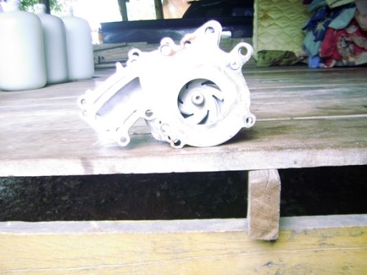 ปั๊มน้ำรถตู้