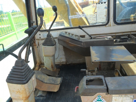 Komatsu PC60-6 บุ้งกี๋ + หัวเจาะ เก่านอก สภาพเต็ม ๆ Komatsu PC60-6 บุ้งกี๋ + หัวเจาะ เก่านอก สภาพเต็ม ๆ