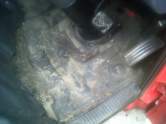 -ขายด่วน 4 ล้อกลาง  88  ปี 2536  แห้งแท้ๆ   ครับเดิมบาง มี 2คัน 516000  บาท