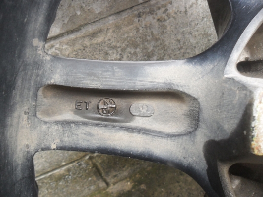 ล้อแม็ก 17นิ้ว 6รู พร้อมยาง 225/50R17 สวยๆ 4 ล้อ ราคา 8900 บาท