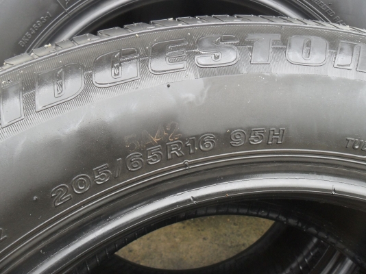 ยาง BRIDGESTONE 205/65R16 ปี10 สวยๆ 4 เส้น ราคา 2200 บาท ยาง BRIDGESTONE 205/65R16 ปี10 สวยๆ 4 เส้น ราคา 2200 บาท