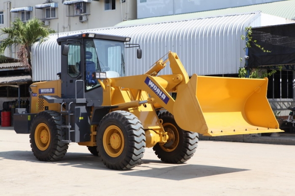 รถตักล้อยาง World W136&amp;W156 ขนาด 2-3 คิว รถใหม่ รับประกัน 1 ปี