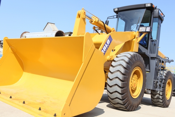 รถตักล้อยาง World W136&amp;W156 ขนาด 2-3 คิว รถใหม่ รับประกัน 1 ปี