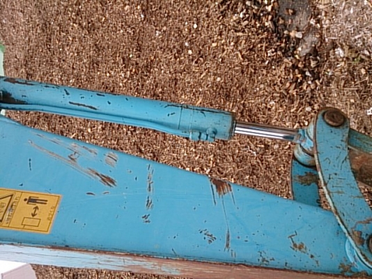 New stock HITACHI EX40U ปี 1999 แทร็คเหล็ก เป็นรถ class เดียวกับ PC40MR-1 ขายถูกครับ