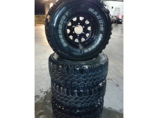 ขายยางขนาด 33x12.5x15 พร้อมกะทะร็อคแท้ออฟ -28 ยางปี09