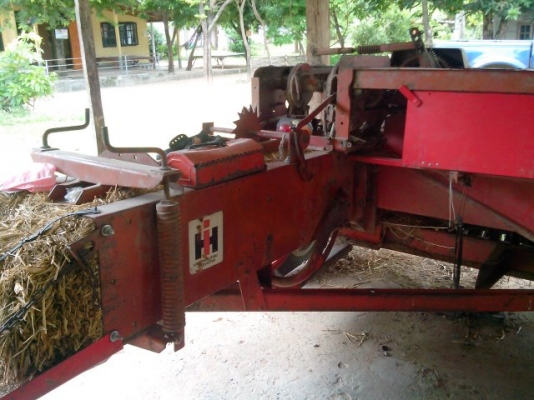 ขายเครื่องอัดฟาง สภาพดี พร้อมใช้