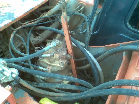 ขาย ฮิตาชิ EX200-1 / เครื่อง HO6C เทอร์โบ ( ใช้ตักลูกรังแดงอย่างเดียง! ) ขาย ฮิตาชิ EX200-1 / เครื่อง HO6C เทอร์โบ ( ใช้ตักลูกรังแดงอย่างเดียง! )