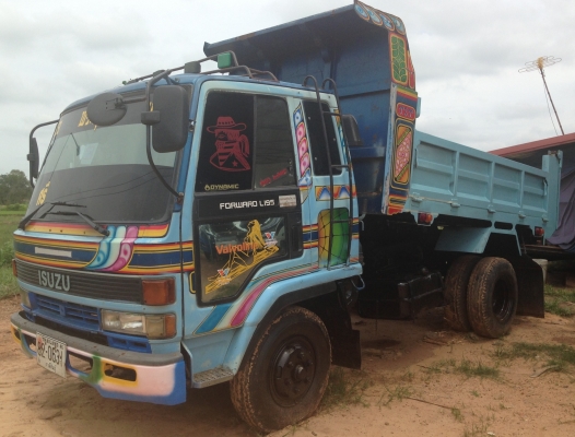 ISUZU ROCKY 195 HP 6HE1 หกล้อดั๊มพ์ หัวเก๋งแล็ปลายสวยภายในคอนโซลสวยครบพร้อม แอร์เย็น พวงมาลัยเพาเวอร์ ระบบเบรคทริ๊ปฟี้ครบพร้อม กระบะดั๊มพ์เหล็ก 6 ตันความยาว 3.60 เมตรไม่มีผุกร่อน ช่วงล่างยาง 8.25 ขอบ 16 เอกสารทะเบียนครบพร้อมโอน ราคาต่อรองได้ครับ