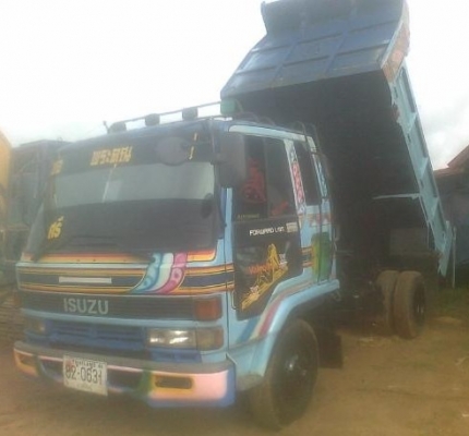 ISUZU ROCKY 195 HP 6HE1 หกล้อดั๊มพ์ หัวเก๋งแล็ปลายสวยภายในคอนโซลสวยครบพร้อม แอร์เย็น พวงมาลัยเพาเวอร์ ระบบเบรคทริ๊ปฟี้ครบพร้อม กระบะดั๊มพ์เหล็ก 6 ตันความยาว 3.60 เมตรไม่มีผุกร่อน ช่วงล่างยาง 8.25 ขอบ 16 เอกสารทะเบียนครบพร้อมโอน ราคาต่อรองได้ครับ
