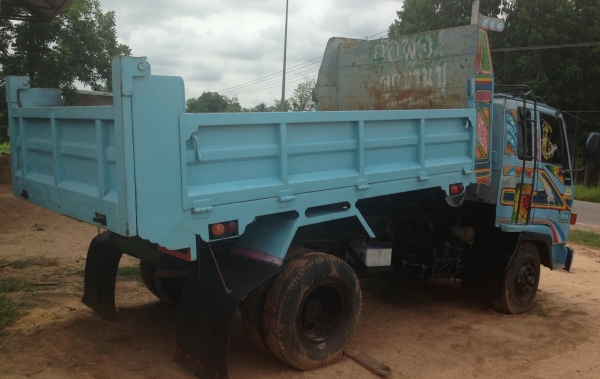 ISUZU ROCKY 195 HP 6HE1 หกล้อดั๊มพ์ หัวเก๋งแล็ปลายสวยภายในคอนโซลสวยครบพร้อม แอร์เย็น พวงมาลัยเพาเวอร์ ระบบเบรคทริ๊ปฟี้ครบพร้อม กระบะดั๊มพ์เหล็ก 6 ตันความยาว 3.60 เมตรไม่มีผุกร่อน ช่วงล่างยาง 8.25 ขอบ 16 เอกสารทะเบียนครบพร้อมโอน ราคาต่อรองได้ครับ