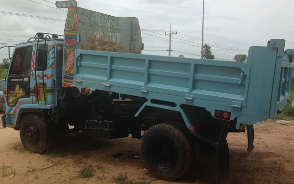 ISUZU ROCKY 195 HP 6HE1 หกล้อดั๊มพ์ หัวเก๋งแล็ปลายสวยภายในคอนโซลสวยครบพร้อม แอร์เย็น พวงมาลัยเพาเวอร์ ระบบเบรคทริ๊ปฟี้ครบพร้อม กระบะดั๊มพ์เหล็ก 6 ตันความยาว 3.60 เมตรไม่มีผุกร่อน ช่วงล่างยาง 8.25 ขอบ 16 เอกสารทะเบียนครบพร้อมโอน ราคาต่อรองได้ครับ