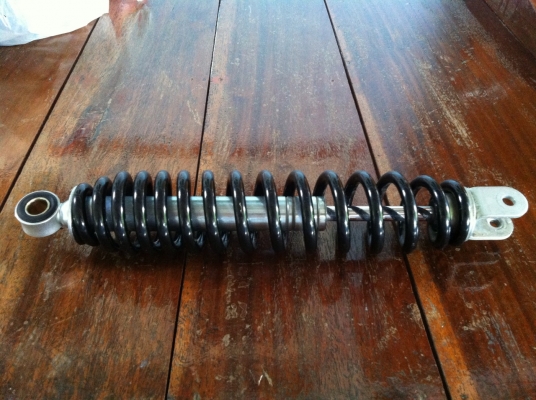 (ส่งพัสดุให้ คุณชูศักดิ์ จ.สิงห์บุรี เรียบร้อยแล้ว ขอบคุณมากครับ)ขายโช๊คหลังเดิมแท้ติดรถยามาฮ่ามีโอ 115 ถอดป้ายแดง ราคาต่อรองได้ สามพราน นครปฐม