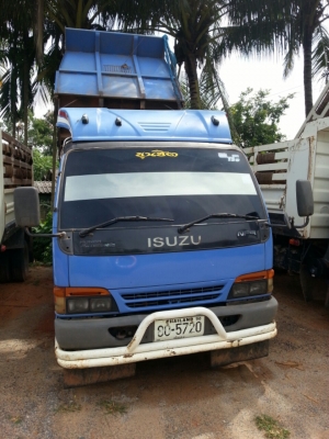 รถ  isuzunpr130.สวยพร้อมใช้  080-1405528