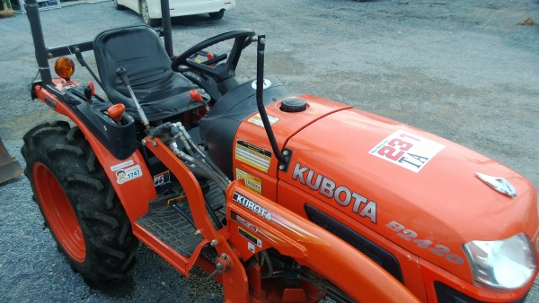 มาแล้ว KUBOTA B2420  คุณภาพเยี่ยม พร้อมใบมีด ติดตัวรถ