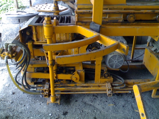 เครื่องอัดอิฐบล็อกไฮดรอลิกแบบ 6 ก้อน 4คอนโทล (ตอรองได้ เจ้าของขายเอง 091-0656885) เครื่องอัดอิฐบล็อกไฮดรอลิกแบบ 6 ก้อน 4คอนโทล (ตอรองได้ เจ้าของขายเอง 091-0656885)