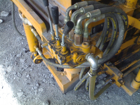 เครื่องอัดอิฐบล็อกไฮดรอลิกแบบ 6 ก้อน 4คอนโทล (ตอรองได้ เจ้าของขายเอง 091-0656885) เครื่องอัดอิฐบล็อกไฮดรอลิกแบบ 6 ก้อน 4คอนโทล (ตอรองได้ เจ้าของขายเอง 091-0656885)