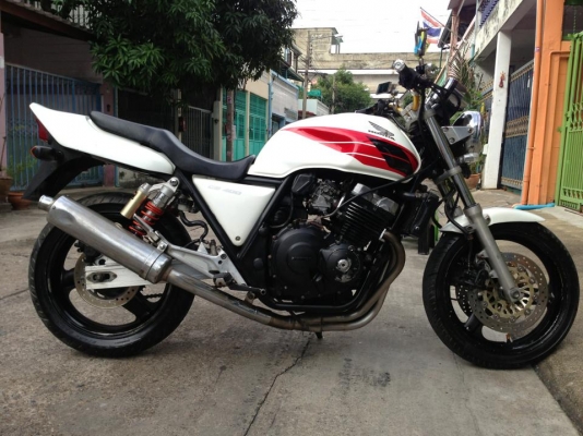 ขายกันถูกๆไปเลยครับCB 400 ปี96  อินวอย์แท้ไมล์3ลูกครับพร้อมใช้