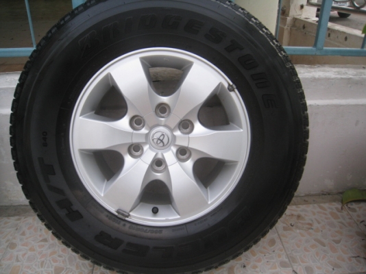 ขายล้อแม็ก Toyota vigo 16"x7" et30 6รู139 + ยางปี4811  สนใจติดต่อเล็กคลองสาม (081-3747940)