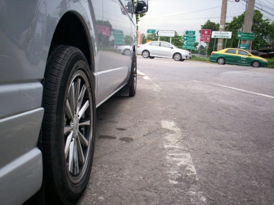 ล้อแม็กขอบ17 โครเมียมเงาแว๊บ สภาพใหม่กิ๊ก พร้อมยาง225/55/R17  6รู ใส่รถตู้โตโยต้าคอมมูเตอร์ TEL.0890671028