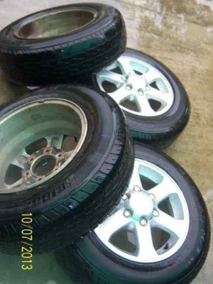 ขายแม็กกระบะ  อีซูซุ  สวยๆ  ขอบ 16  มีฝาครบ