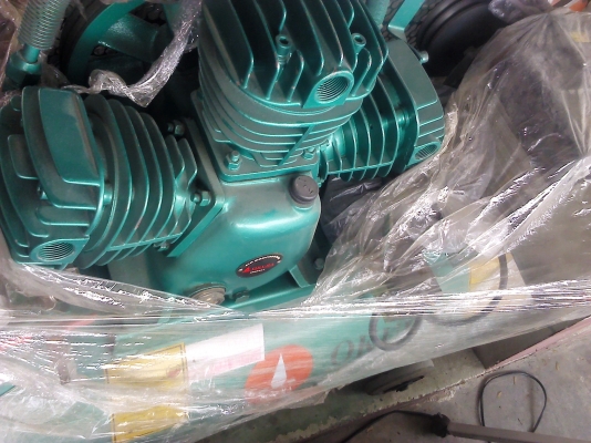 ปั้มลม3สูบประมาณ98ลิตรพร้อมใช้ติดตั้งมอเตอร์อุปกรณ์ครบของใหม่ ปั้มได้เร็ว