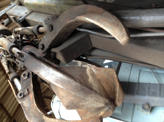 ขายที่คิมใบบัว คีบเหล็กสภาพดีติดอยู่กับเครน