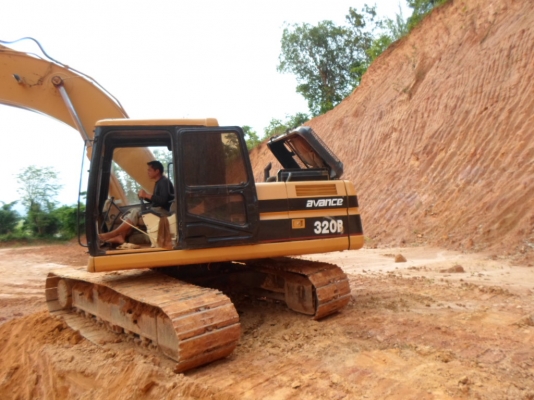 ขายรถแบ็คโฮ CAT 320 v2    รถสวย เอกสารพร้อมโอน