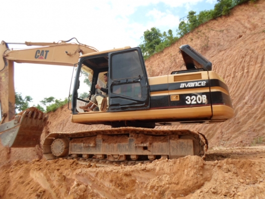 ขายรถแบ็คโฮ CAT 320 v2    รถสวย เอกสารพร้อมโอน
