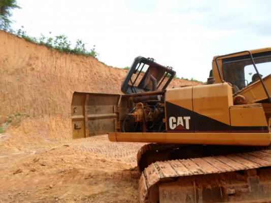 ขายรถแบ็คโฮ CAT 320 v2    รถสวย เอกสารพร้อมโอน