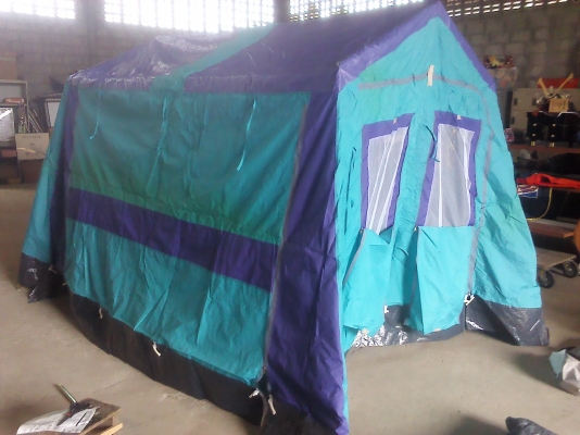 เต็นท์ของนอกจากญี่ปุ่นอย่างดี โครงสร้างแข็งแรง เดินป่าและแค้มปิ้ง ขนาดใหญ่ 8-10 คนสบาย มีเสาเหล็กพับครบพร้อมกางเต็นท์เลยกางง่าย