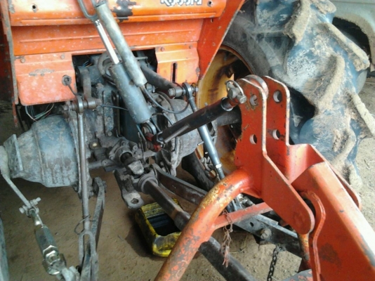 KUBOTA GL-32 2 เพลา รถสภาพเก่านอก อุปกรณ์มีให้พร้อม โรตารี่ มีใบมีดดันหน้าสภาพดีพร้อมทำงานได้เลย เครื่องเดิมปั๊มเดิมแห้งดีทั้งคันไม่มีเยิ้มเลยครับ ช่วงล่างแน่นดี ยางสภาพดี 4 เส้นหน้าหลังประมาณ 90\% พร้อมทำงานได้เลย เอกสารสัญญาซื้อขาย ราคาต่อรองได้นะครับ KUBOTA GL-32 2 เพลา รถสภาพเก่านอก อุปกรณ์มีให้พร้อม โรตารี่ มีใบมีดดันหน้าสภาพดีพร้อมทำงานได้เลย เครื่องเดิมปั๊มเดิมแห้งดีทั้งคันไม่มีเยิ้มเลยครับ ช่วงล่างแน่นดี ยางสภาพดี 4 เส้นหน้าหลังประมาณ 90\% พร้อมทำงานได้เลย เอกสารสัญญาซื้อขาย ราคาต่อรองได้นะครับ