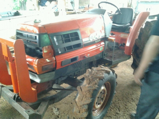 KUBOTA GL-32 2 เพลา รถสภาพเก่านอก อุปกรณ์มีให้พร้อม โรตารี่ มีใบมีดดันหน้าสภาพดีพร้อมทำงานได้เลย เครื่องเดิมปั๊มเดิมแห้งดีทั้งคันไม่มีเยิ้มเลยครับ ช่วงล่างแน่นดี ยางสภาพดี 4 เส้นหน้าหลังประมาณ 90\% พร้อมทำงานได้เลย เอกสารสัญญาซื้อขาย ราคาต่อรองได้นะครับ KUBOTA GL-32 2 เพลา รถสภาพเก่านอก อุปกรณ์มีให้พร้อม โรตารี่ มีใบมีดดันหน้าสภาพดีพร้อมทำงานได้เลย เครื่องเดิมปั๊มเดิมแห้งดีทั้งคันไม่มีเยิ้มเลยครับ ช่วงล่างแน่นดี ยางสภาพดี 4 เส้นหน้าหลังประมาณ 90\% พร้อมทำงานได้เลย เอกสารสัญญาซื้อขาย ราคาต่อรองได้นะครับ