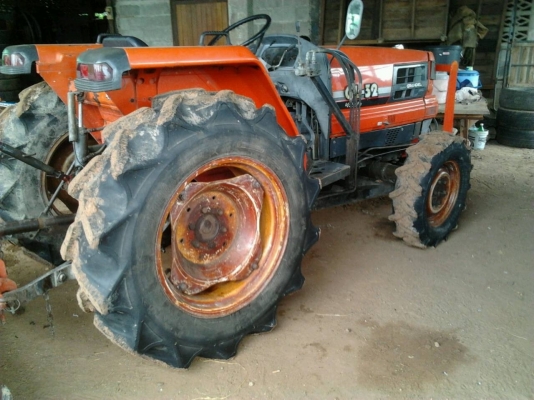 KUBOTA GL-32 2 เพลา รถสภาพเก่านอก อุปกรณ์มีให้พร้อม โรตารี่ มีใบมีดดันหน้าสภาพดีพร้อมทำงานได้เลย เครื่องเดิมปั๊มเดิมแห้งดีทั้งคันไม่มีเยิ้มเลยครับ ช่วงล่างแน่นดี ยางสภาพดี 4 เส้นหน้าหลังประมาณ 90\% พร้อมทำงานได้เลย เอกสารสัญญาซื้อขาย ราคาต่อรองได้นะครับ KUBOTA GL-32 2 เพลา รถสภาพเก่านอก อุปกรณ์มีให้พร้อม โรตารี่ มีใบมีดดันหน้าสภาพดีพร้อมทำงานได้เลย เครื่องเดิมปั๊มเดิมแห้งดีทั้งคันไม่มีเยิ้มเลยครับ ช่วงล่างแน่นดี ยางสภาพดี 4 เส้นหน้าหลังประมาณ 90\% พร้อมทำงานได้เลย เอกสารสัญญาซื้อขาย ราคาต่อรองได้นะครับ