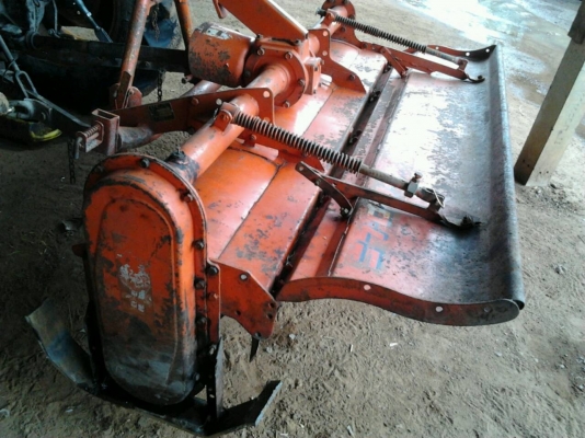 KUBOTA GL-32 2 เพลา รถสภาพเก่านอก อุปกรณ์มีให้พร้อม โรตารี่ มีใบมีดดันหน้าสภาพดีพร้อมทำงานได้เลย เครื่องเดิมปั๊มเดิมแห้งดีทั้งคันไม่มีเยิ้มเลยครับ ช่วงล่างแน่นดี ยางสภาพดี 4 เส้นหน้าหลังประมาณ 90\% พร้อมทำงานได้เลย เอกสารสัญญาซื้อขาย ราคาต่อรองได้นะครับ KUBOTA GL-32 2 เพลา รถสภาพเก่านอก อุปกรณ์มีให้พร้อม โรตารี่ มีใบมีดดันหน้าสภาพดีพร้อมทำงานได้เลย เครื่องเดิมปั๊มเดิมแห้งดีทั้งคันไม่มีเยิ้มเลยครับ ช่วงล่างแน่นดี ยางสภาพดี 4 เส้นหน้าหลังประมาณ 90\% พร้อมทำงานได้เลย เอกสารสัญญาซื้อขาย ราคาต่อรองได้นะครับ