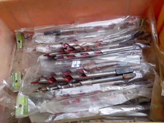 4ตัว100 บาทดอกสว่านเจาะไม้ ขนาดประมาณ15  มม.ยาว 8 นิ้ว ของใหม่เก่าเก็บขายถูก 25 บาท เอาเยอะหรือเหมาหมดลดเหลือแค่ 3500 บาท