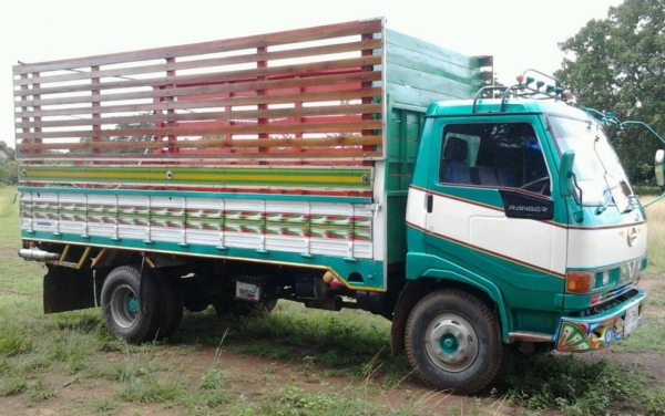 HINO FB 117 HP WO4D กระบะคอกไม้ความยาว 5 เมตรสภาพสวยจัด เครื่องแห้งแรงดีไม่มีเยิ้ม ภายในห้องเก๋งคอนโซลสวยครบ แอร์ พวงมาลัยเพาเวอร์ ช่วงล่างใหญ่คัชซีสวย เฟืองท้ายใหญ่ติด F ครบแล้ว ยาง 8.25 ขอบ 16 สภาพดี 70\% พร้อมบรรทุกพร้อมใช้งานได้เลย เอกสารทะเบียนภาษีครบ HINO FB 117 HP WO4D กระบะคอกไม้ความยาว 5 เมตรสภาพสวยจัด เครื่องแห้งแรงดีไม่มีเยิ้ม ภายในห้องเก๋งคอนโซลสวยครบ แอร์ พวงมาลัยเพาเวอร์ ช่วงล่างใหญ่คัชซีสวย เฟืองท้ายใหญ่ติด F ครบแล้ว ยาง 8.25 ขอบ 16 สภาพดี 70\% พร้อมบรรทุกพร้อมใช้งานได้เลย เอกสารทะเบียนภาษีครบ